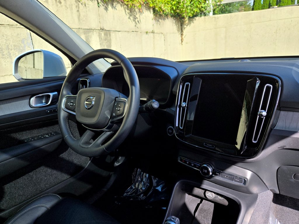 Used 2024 Volvo XC40 B5 Plus w/ Protection Package Premier AWD/4WD image 53