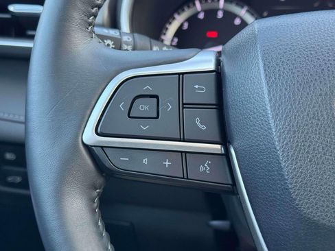 Used 2022 Toyota Highlander XLE image 22