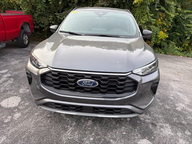 Used 2023 Ford Escape ST-Line w/ Tech Pack #1 FWD image 3