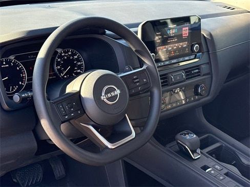 Certified 2025 Nissan Pathfinder S image 19