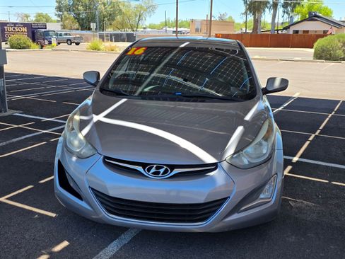 Used 2016 Hyundai Elantra SE w/ Option Group 02 FWD image 8