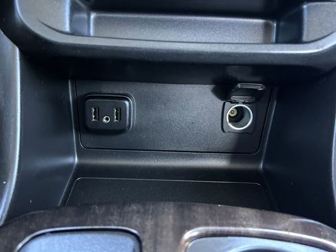 Used 2020 GMC Canyon SLE w/ SLE Convenience Package image 10