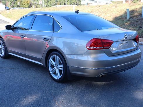 Used 2015 Volkswagen Passat TDI SEL Premium image 4