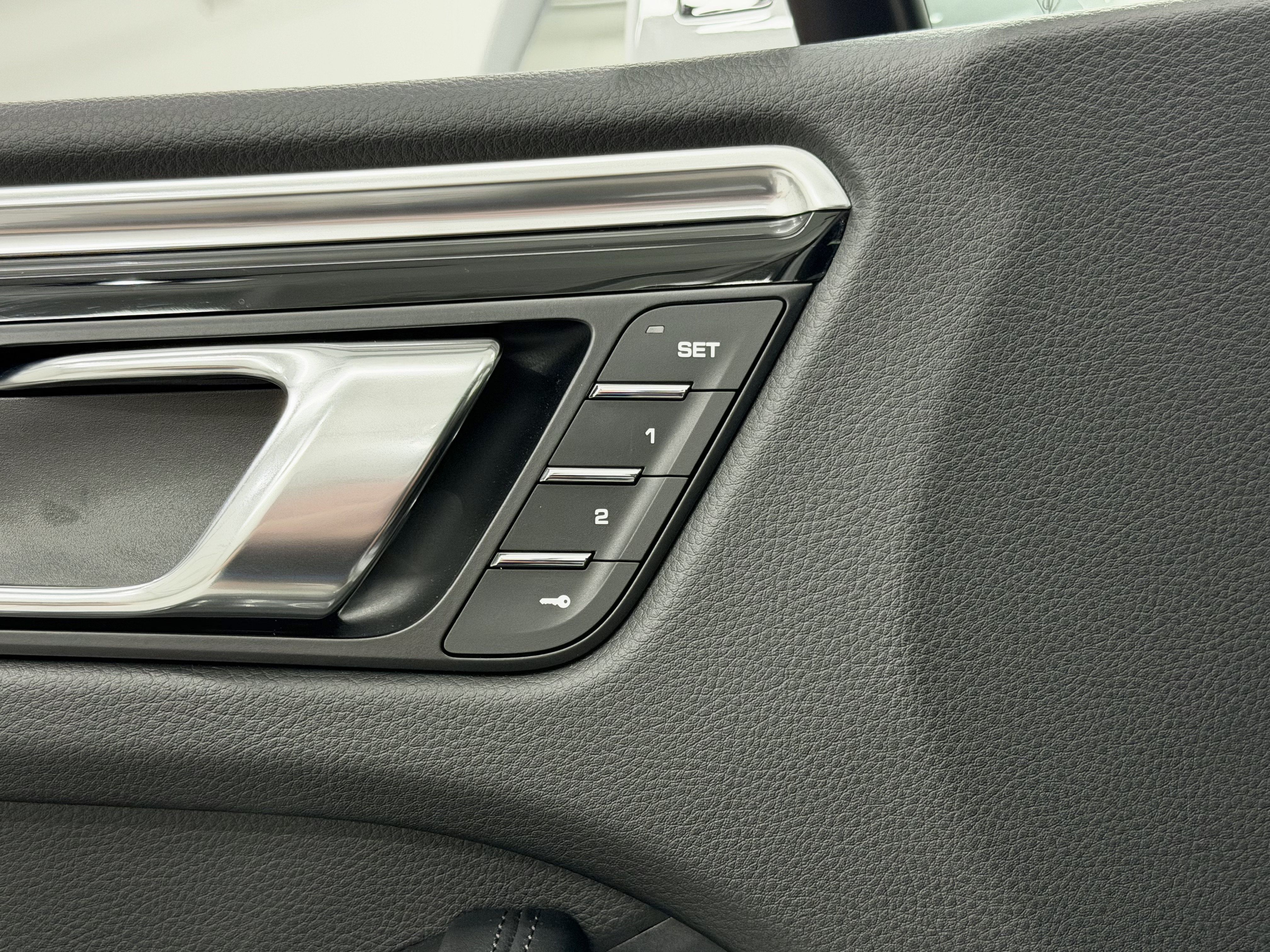 Certified 2024 Porsche Macan S AWD/4WD image 30