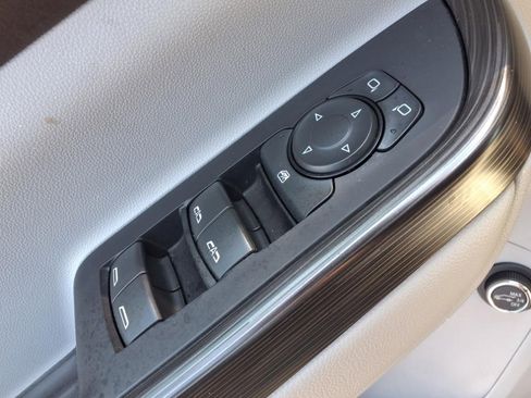 Certified 2023 GMC Acadia SLT image 16