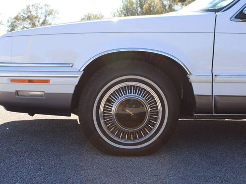 Used 1993 Chrysler New Yorker Fifth Avenue FWD image 30