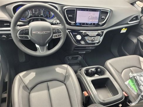 New 2026 Chrysler Voyager LX image 8