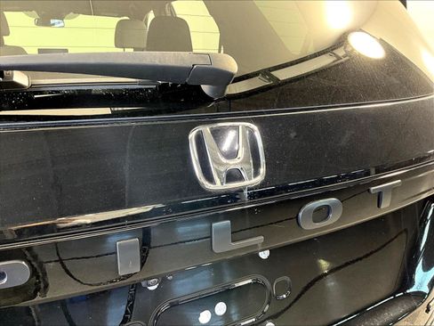Used 2025 Honda Pilot Sport image 24