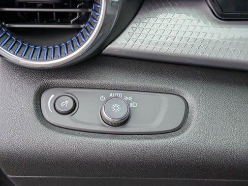 New 2026 Chevrolet Trax LT image 13