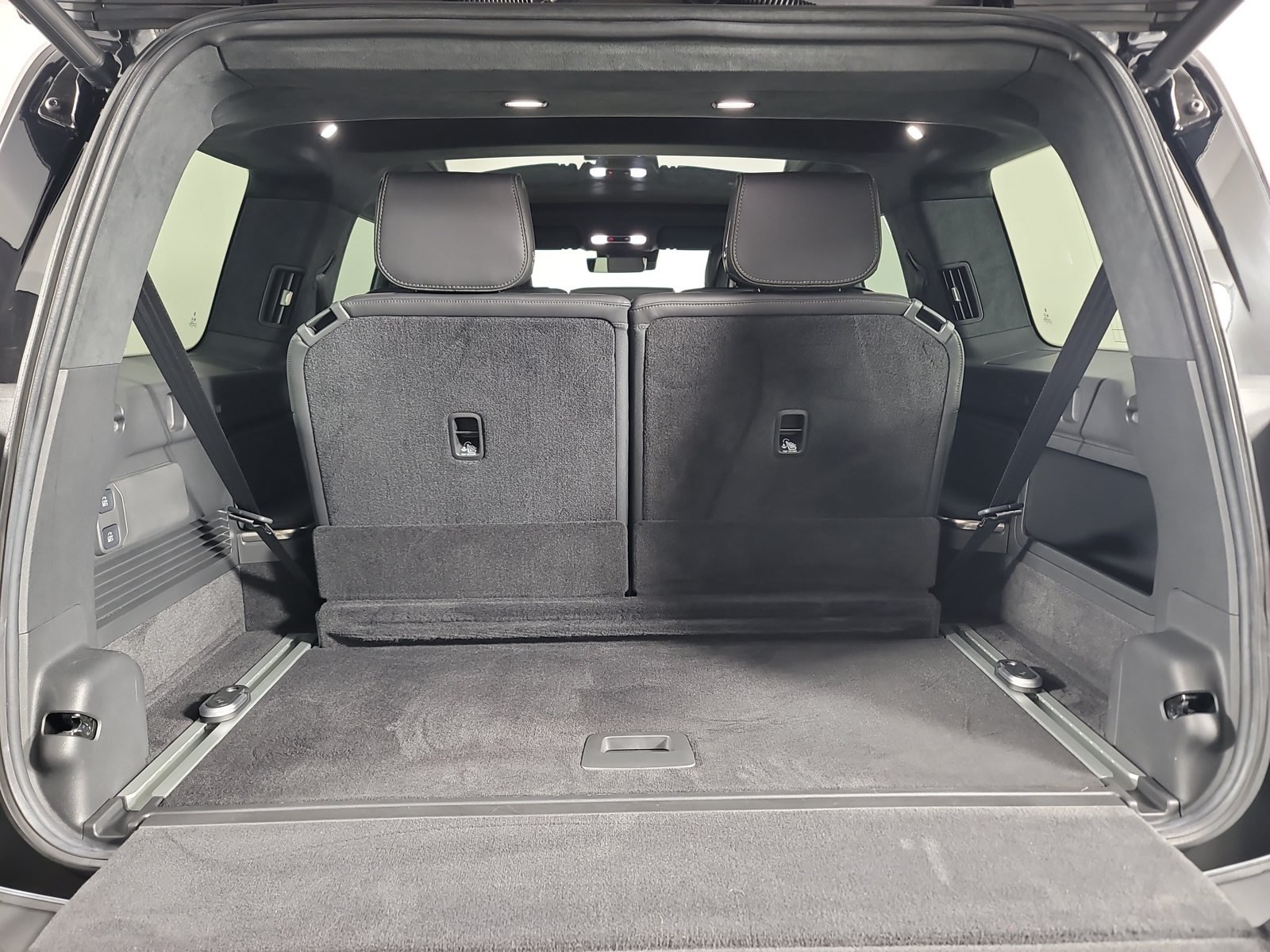 Used 2025 Rivian R1S Adventure Dual AWD/4WD image 15