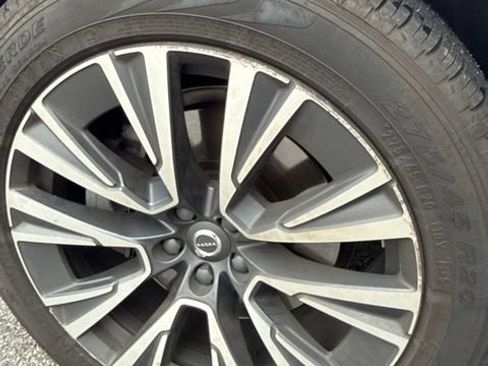 Used 2022 Volvo XC90 T5 Momentum w/ Protection Package Premier FWD image 5
