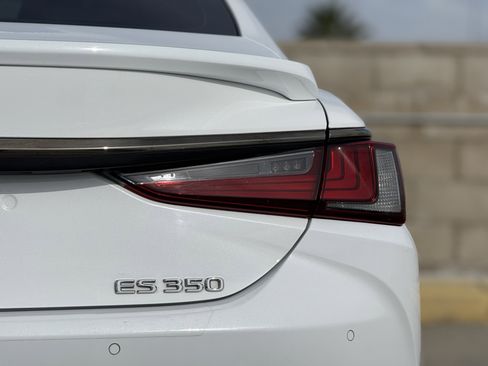 Certified 2023 Lexus ES 350 F Sport w/ Accessory Package (Z2) image 12