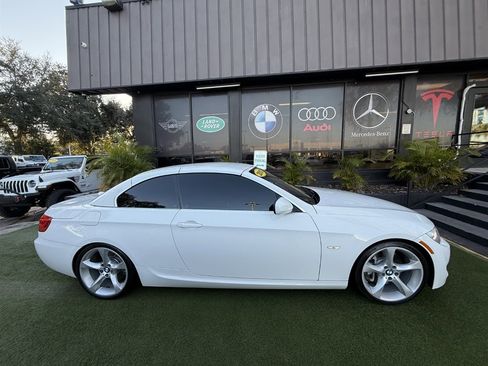 Used 2013 BMW 335i Convertible image 10