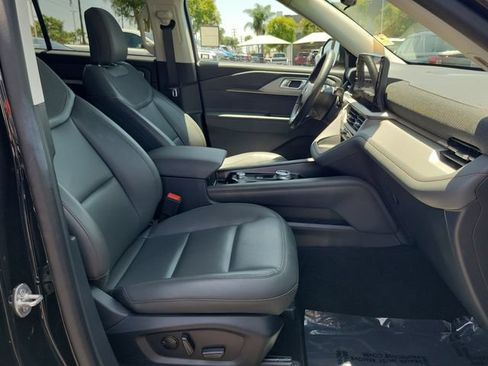 Used 2026 Ford Explorer Active w/ Active Comfort Package RWD image 17