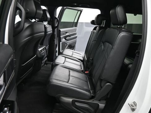 Used 2024 Jeep Wagoneer L Series II image 18