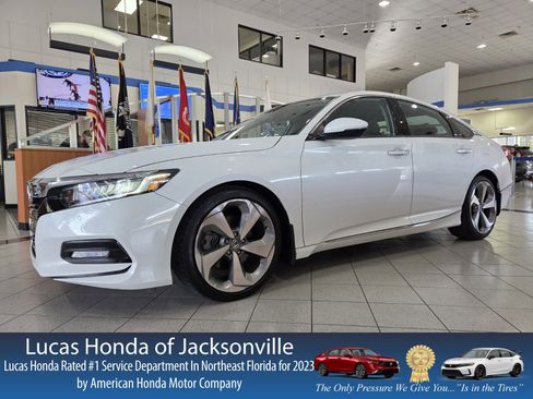 Used 2018 Honda Accord Touring image 1