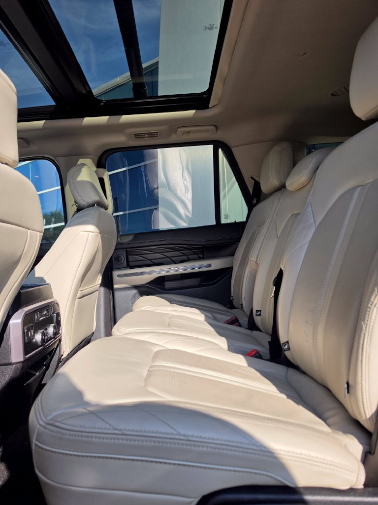 Used 2019 Ford Expedition Platinum RWD image 11