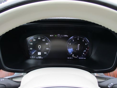 Used 2020 Volvo V60 T5 Cross Country image 18