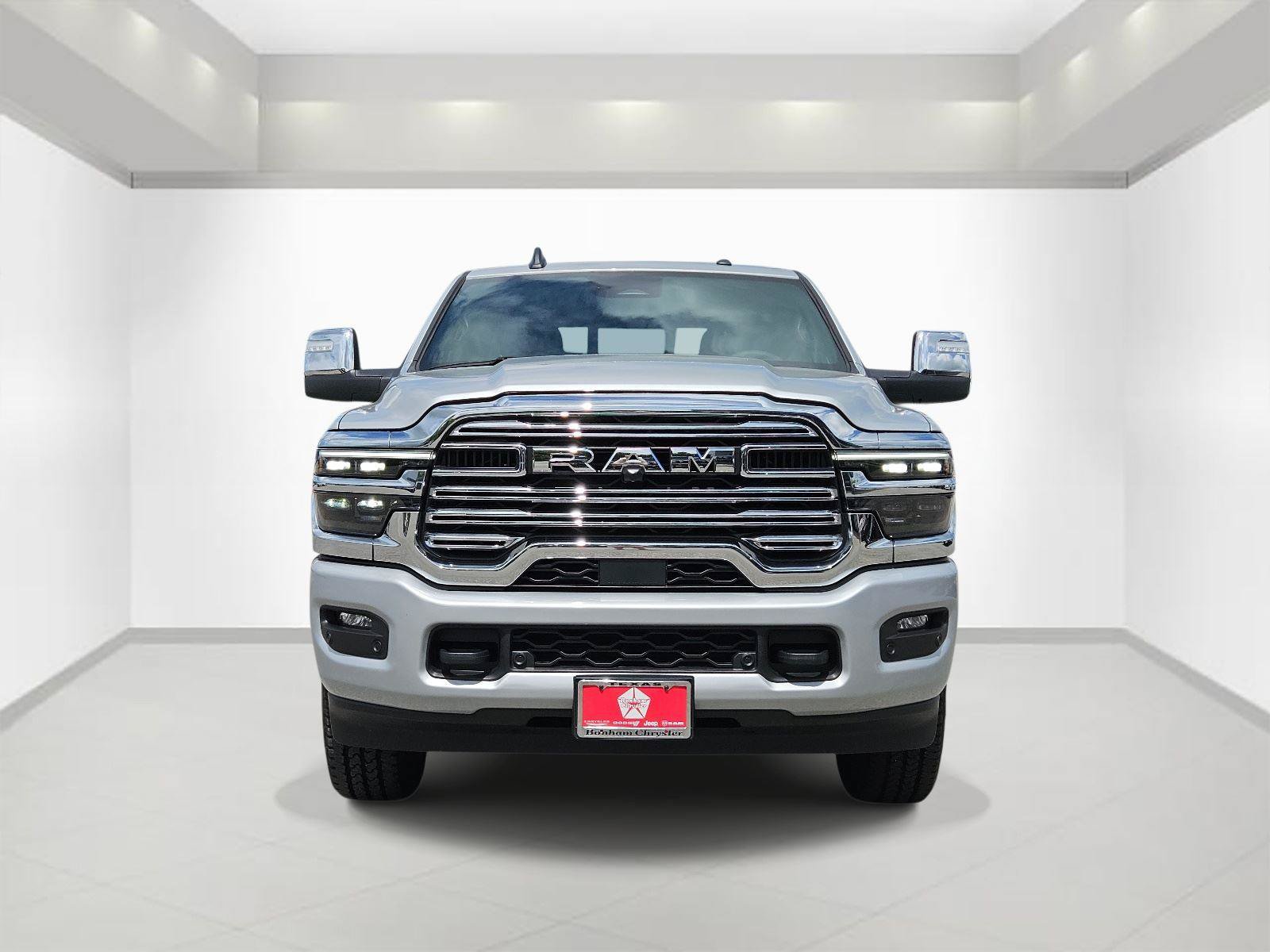 Used 2026 RAM 2500 Laramie AWD/4WD image 2