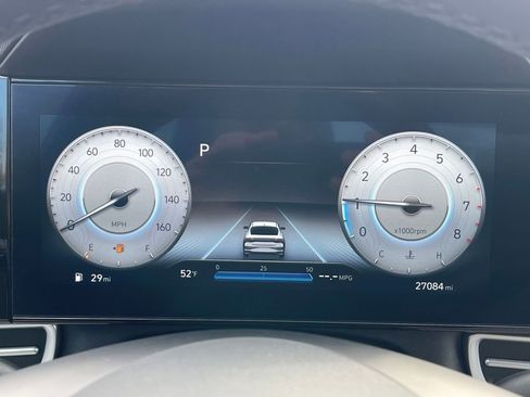 Used 2023 Hyundai Elantra Limited image 9