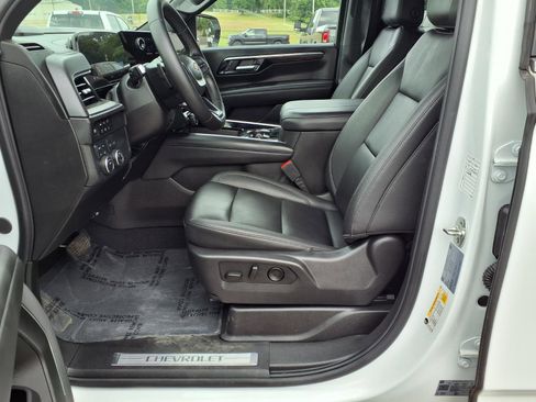 Used 2025 Chevrolet Tahoe LT AWD/4WD image 16