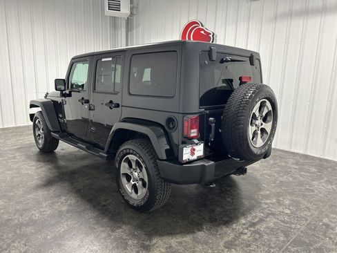 Used 2018 Jeep Wrangler Unlimited Sahara AWD/4WD image 2
