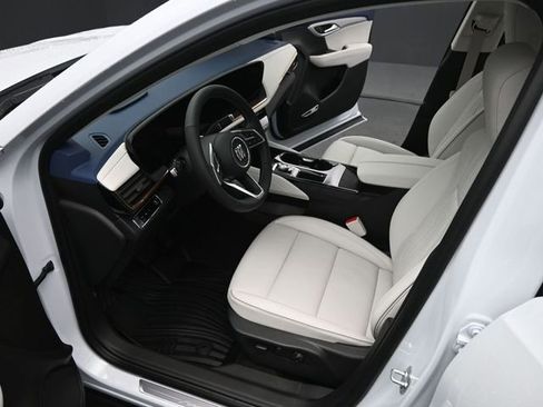 New 2026 Buick Envision Avenir image 9