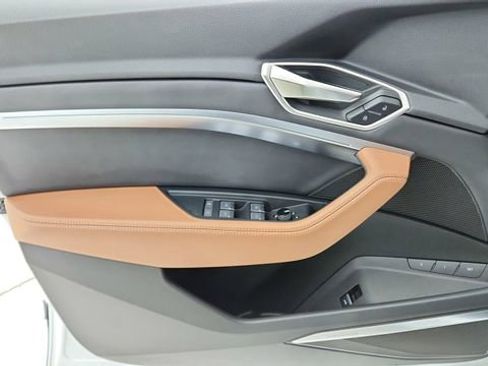 Used 2024 Audi Q8 e-tron Premium Plus w/ Premium Plus Package image 34