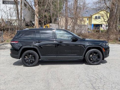 Certified 2023 Jeep Grand Cherokee Altitude AWD/4WD image 2
