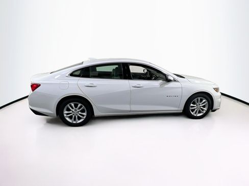 Used 2017 Chevrolet Malibu LT w/ Leather Package FWD image 4
