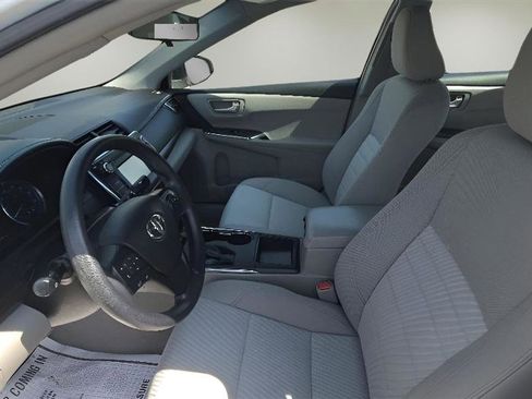 Used 2016 Toyota Camry LE FWD image 9