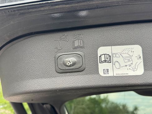 Used 2017 Ford Escape Titanium AWD/4WD image 6