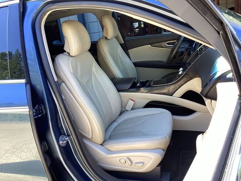 Used 2019 Lincoln Nautilus Select image 33