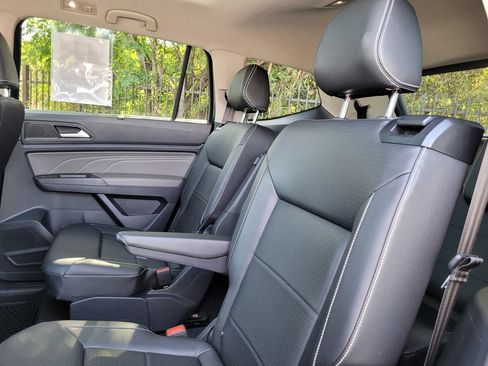 Used 2023 Volkswagen Atlas SE w/ Panoramic Sunroof Package FWD image 15