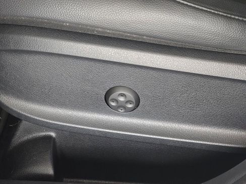 Used 2023 Mercedes-Benz GLB 250 4MATIC image 24