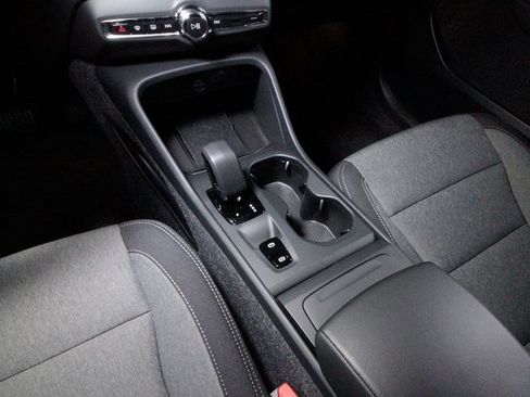 Certified 2025 Volvo XC40 B5 Core w/ Climate Package image 9