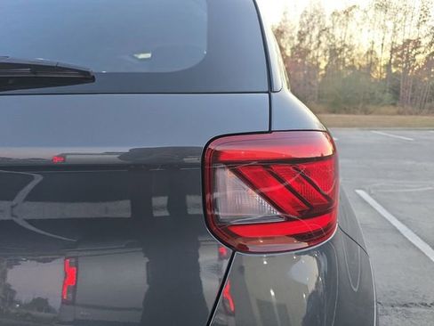 Used 2024 Hyundai Venue SEL image 33