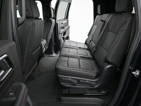 Used 2025 Chevrolet Suburban RST image 11