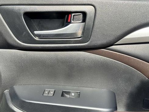 Used 2016 Toyota Highlander XLE image 20
