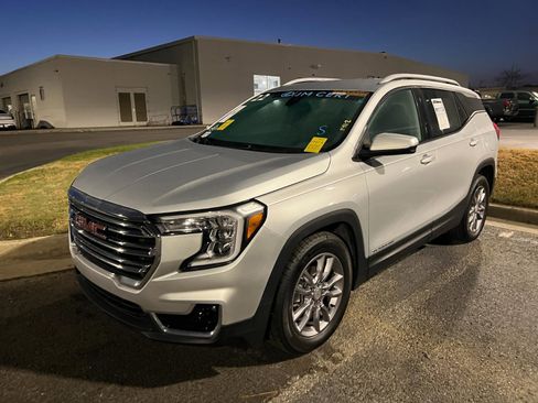 Used 2022 GMC Terrain SLT image 2