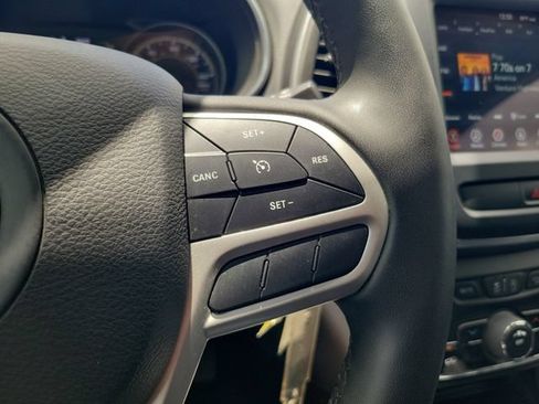 Used 2022 Jeep Cherokee Latitude w/ Sun & Sound Group AWD/4WD image 23