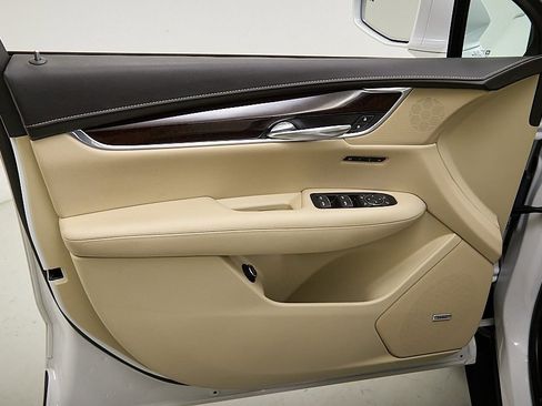 Used 2017 Cadillac XT5 Luxury w/ Driver Awareness Package image 12