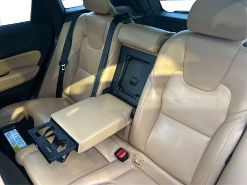 Used 2024 Volvo XC60 T8 Ultimate w/ Protection Package Premier image 18