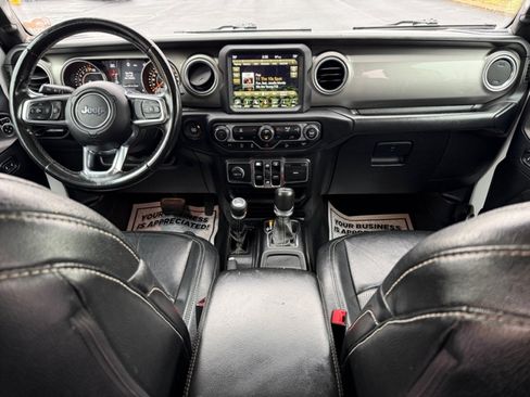 Used 2018 Jeep Wrangler Unlimited Sahara w/ Uconnect 4C Nav & Sound Group AWD/4WD image 10