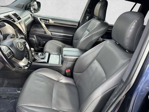 Used 2020 Lexus GX 460 Premium w/ Premium Package image 10