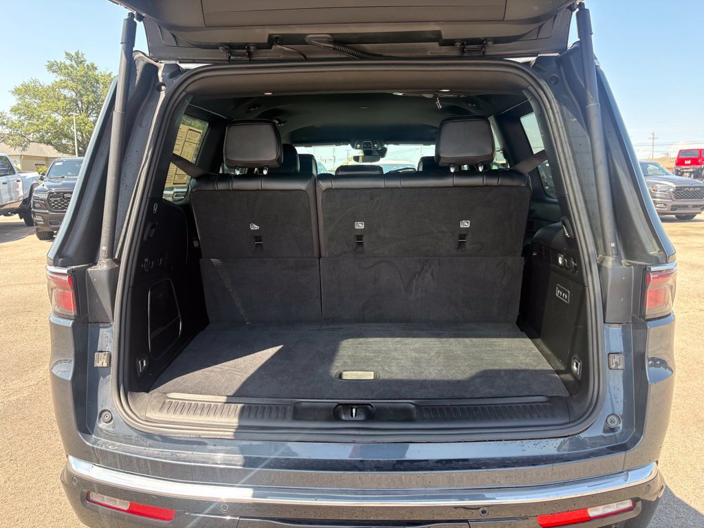 Used 2024 Jeep Wagoneer Series III AWD/4WD image 7
