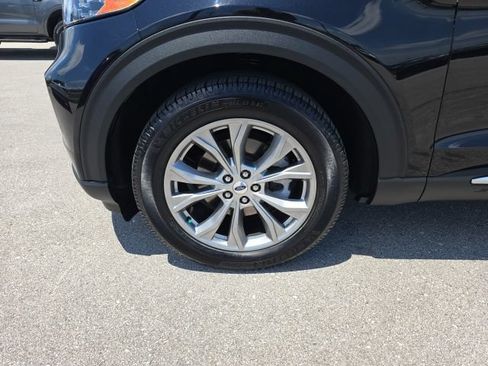 Used 2023 Ford Explorer Limited w/ Limited Technology Package AWD/4WD image 9