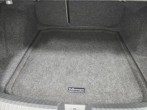 Certified 2023 Volkswagen Jetta SE w/ Panoramic Sunroof Package FWD image 33