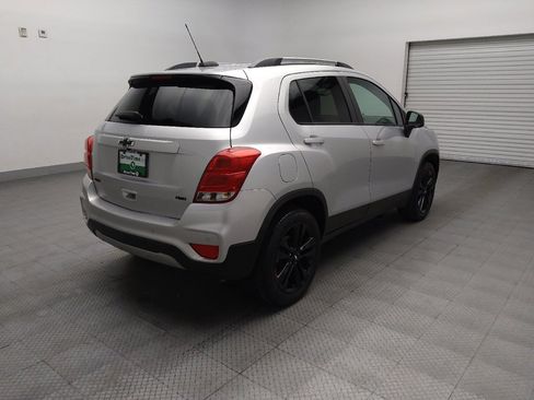 Used 2020 Chevrolet Trax LT w/ Redline Edition AWD/4WD image 9