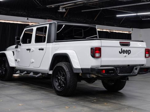 Used 2020 Jeep Gladiator Overland w/ LED Lighting Group AWD/4WD image 14